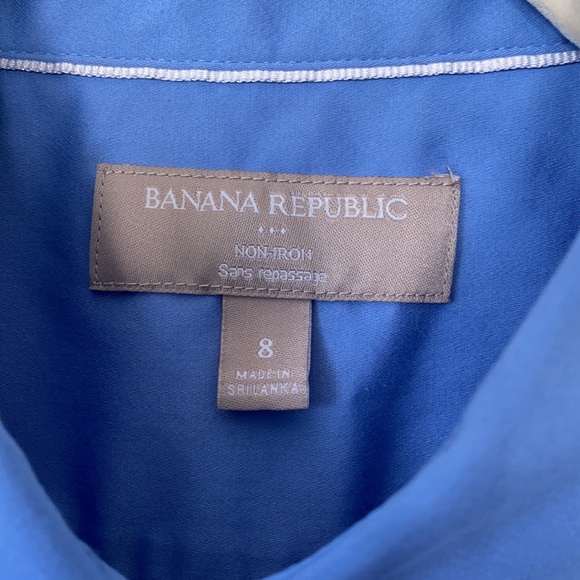 Banana Republic sleeveless button-up cotton shirt in blue, size 8. - Picture 4 of 8